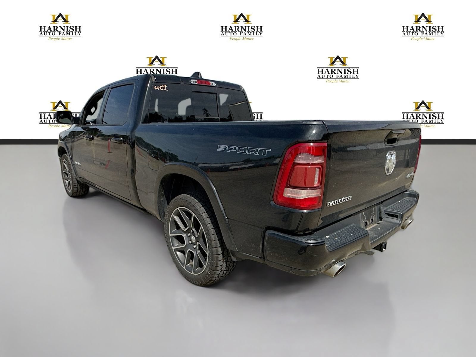 2020 RAM 1500 Laramie Crew Cab 4x4 6'4" Box