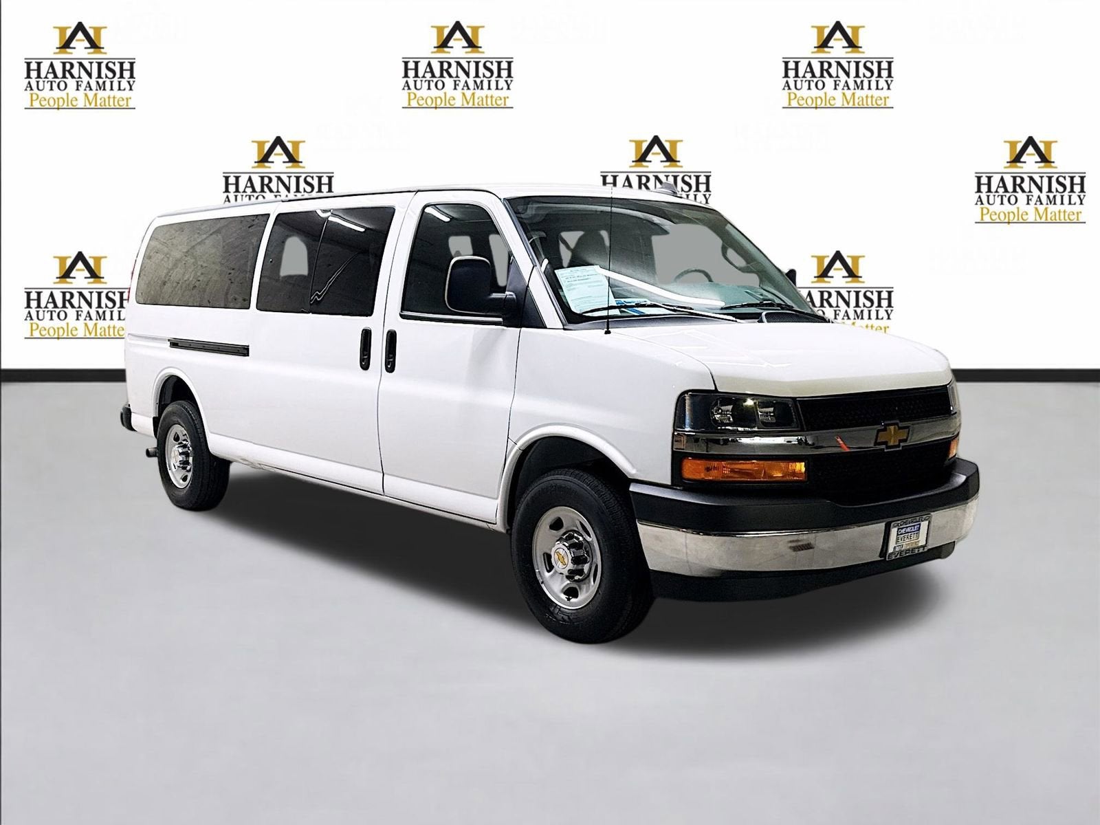 2024 Chevrolet Express Passenger 3500 1LT