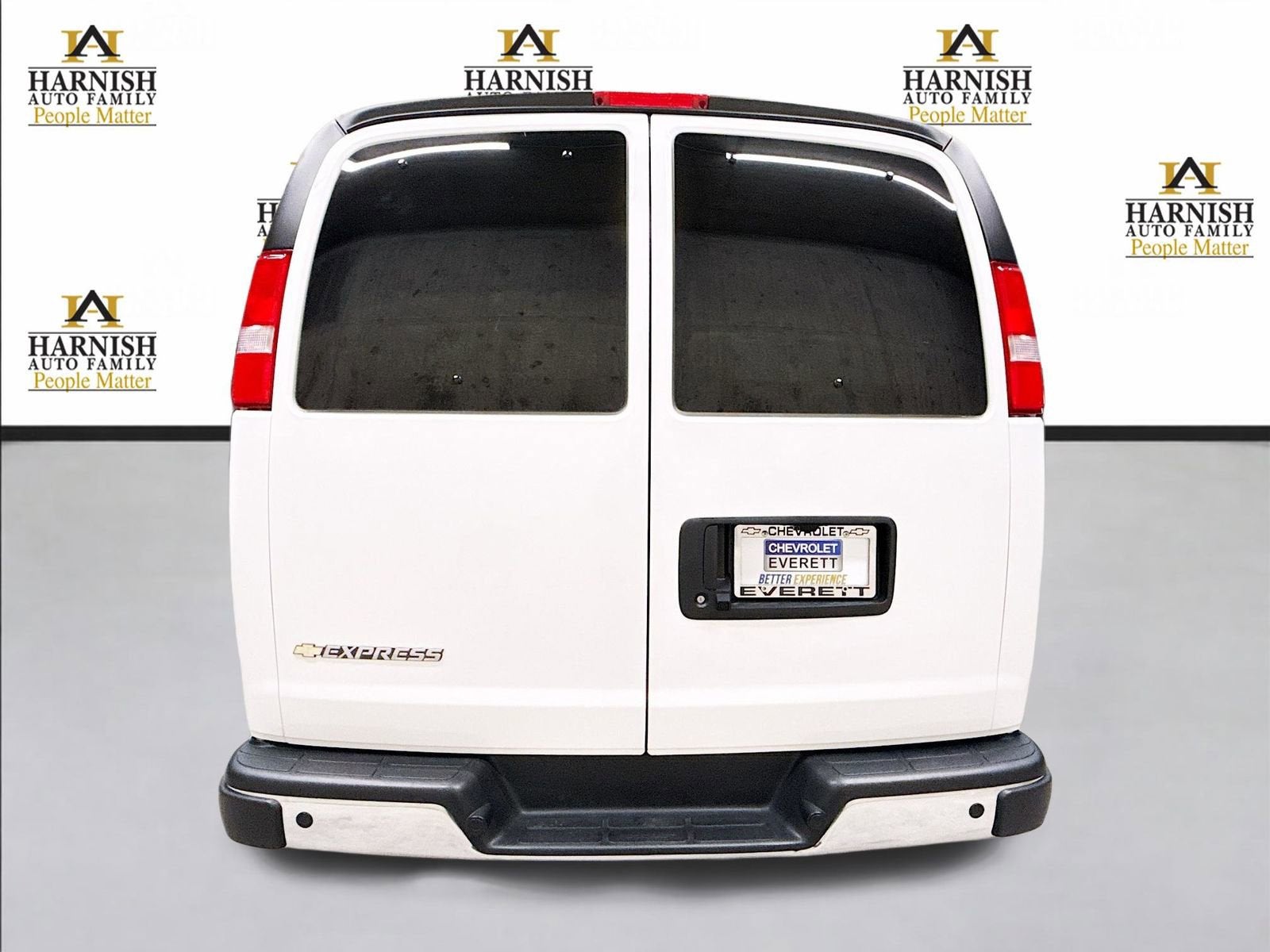 2024 Chevrolet Express Passenger 3500 1LT