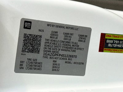 2025 Chevrolet Express Passenger 1LT
