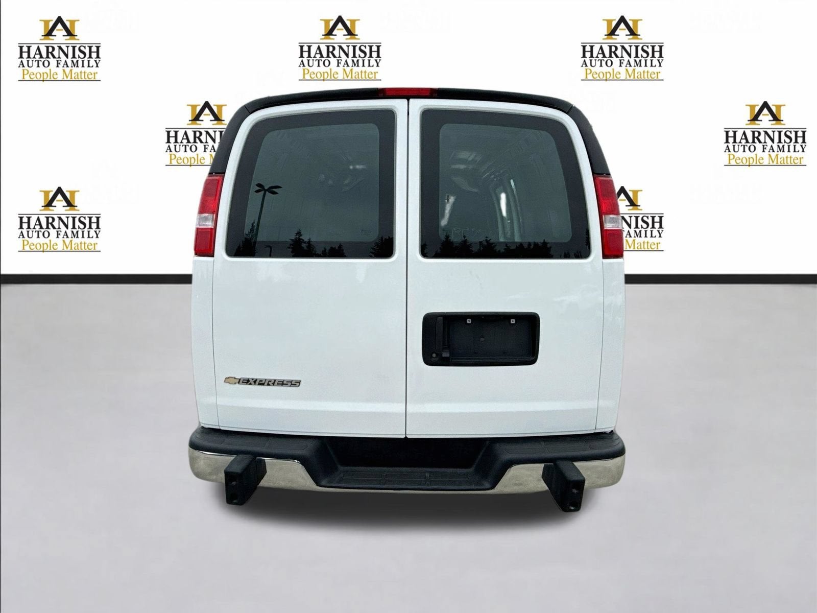 2025 Chevrolet Express Cargo WT