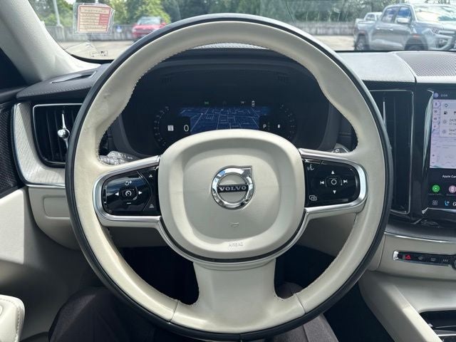 2023 Volvo XC60 B6 Ultimate Dark Theme