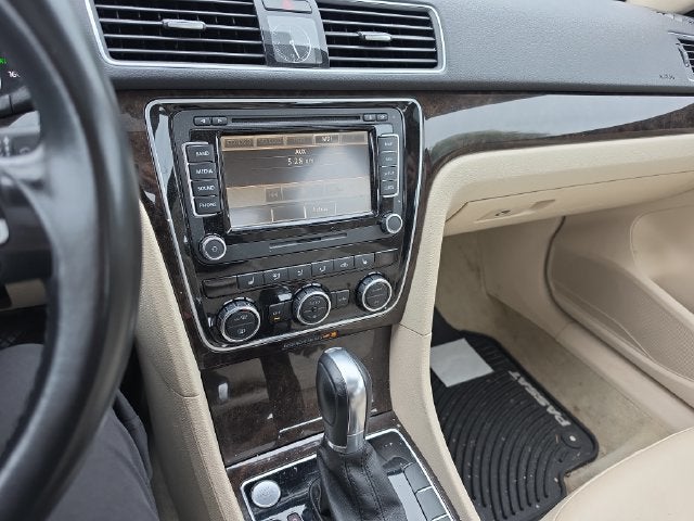 2015 Volkswagen Passat SEL Premium