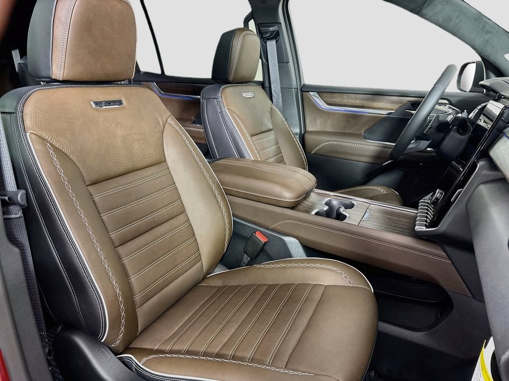 2026 GMC Acadia Denali Ultimate - Photo 30