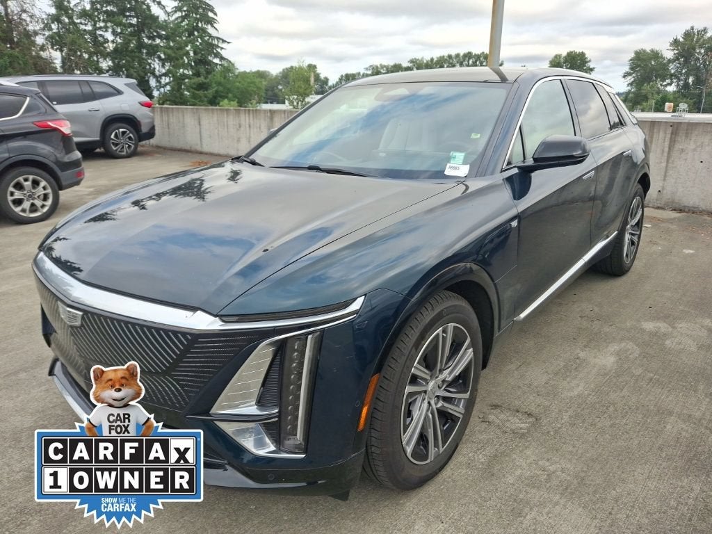 2024 Cadillac LYRIQ Luxury 2