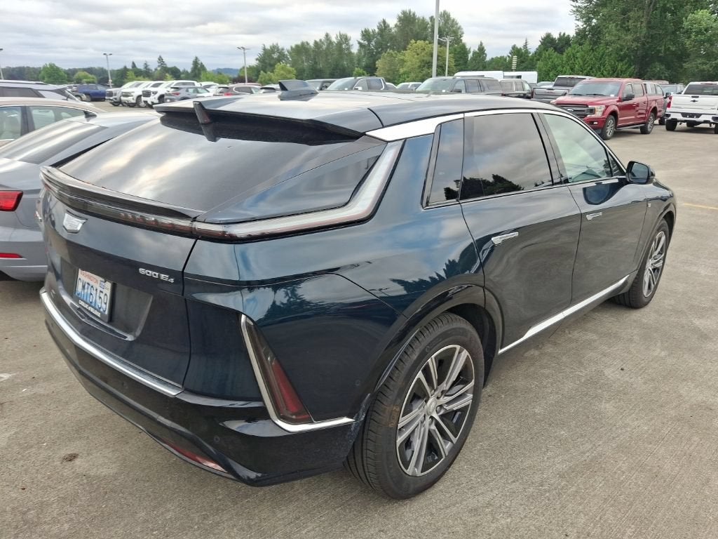 2024 Cadillac LYRIQ Luxury 2