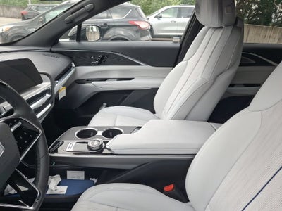 2024 Cadillac LYRIQ Luxury 2