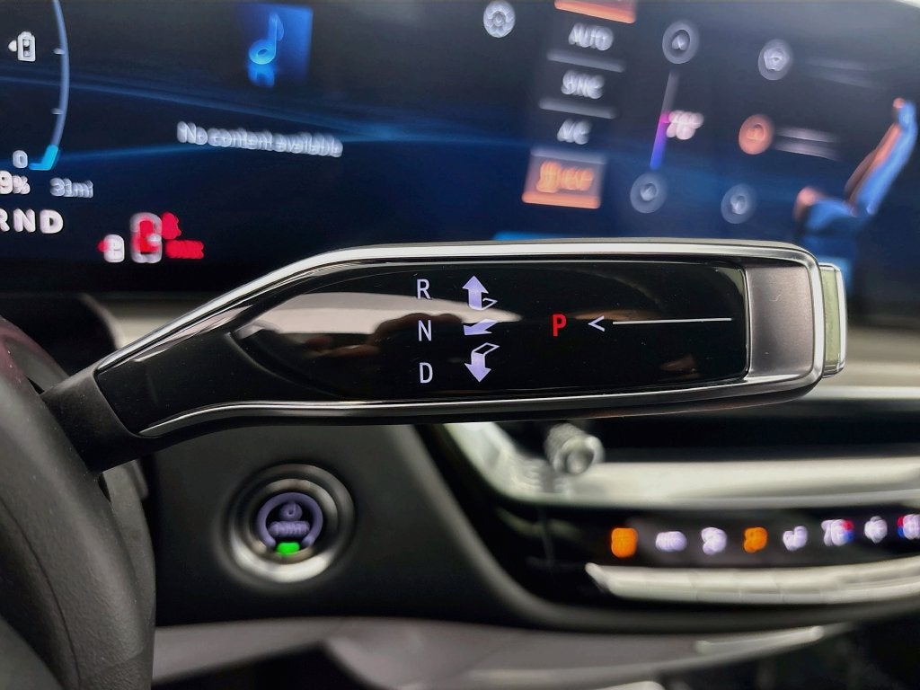 2024 Cadillac LYRIQ Luxury 2