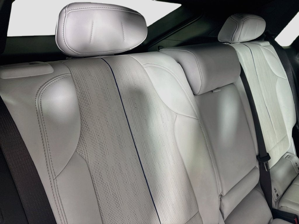 2024 Cadillac LYRIQ Luxury 2