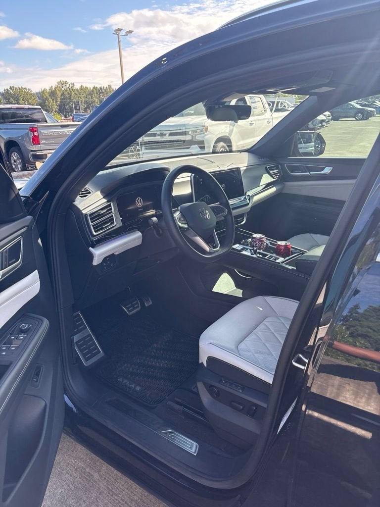 2024 Volkswagen Atlas Cross Sport 2.0T SEL Premium R-Line