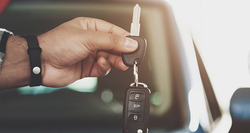 handing off car keys img